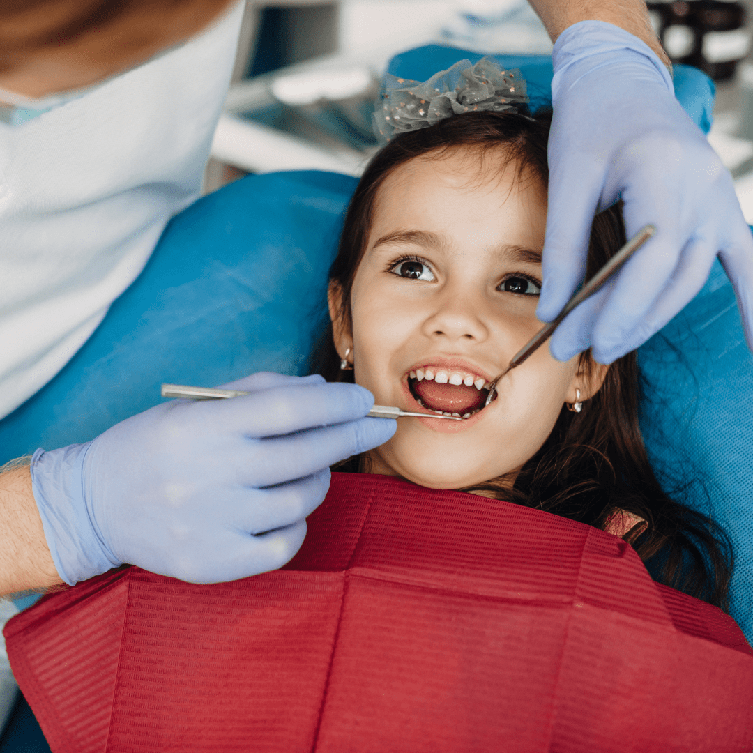 Sonrisas en crecimiento: Descubre la Especialidad en Odontopediatría